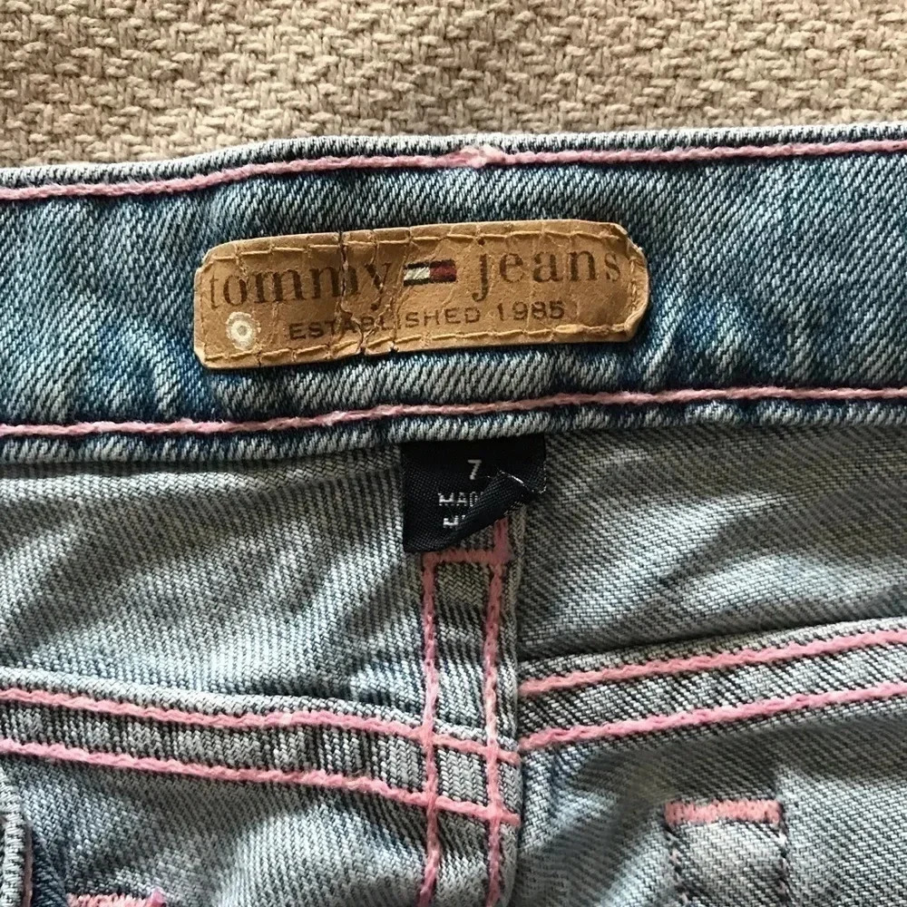 Tommy Hilfiger Capri Distressed Cropped Jeans - Picture 3 of 7